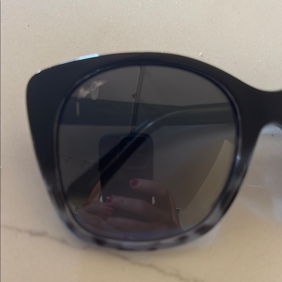 Maui Jim Black Sunglasses - Picture 3 of 4